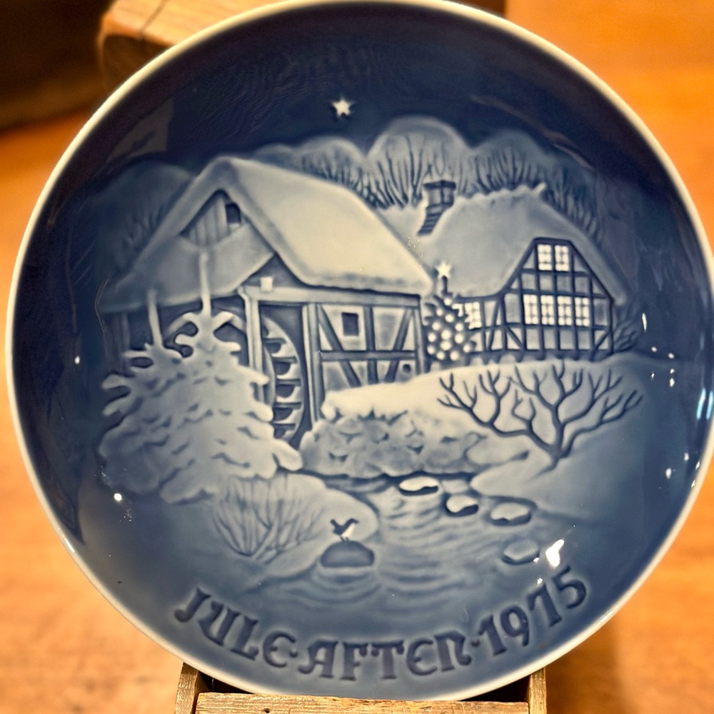 Vintage Cobalt. 1975 Bing and Grondahl The Old Watermill Christmas Eve Plate